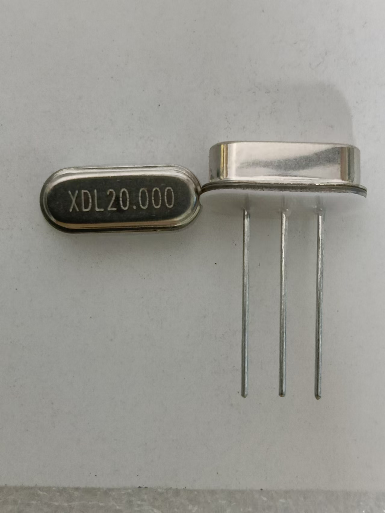 49S-3P 8MHZ 20PF 20PPM
